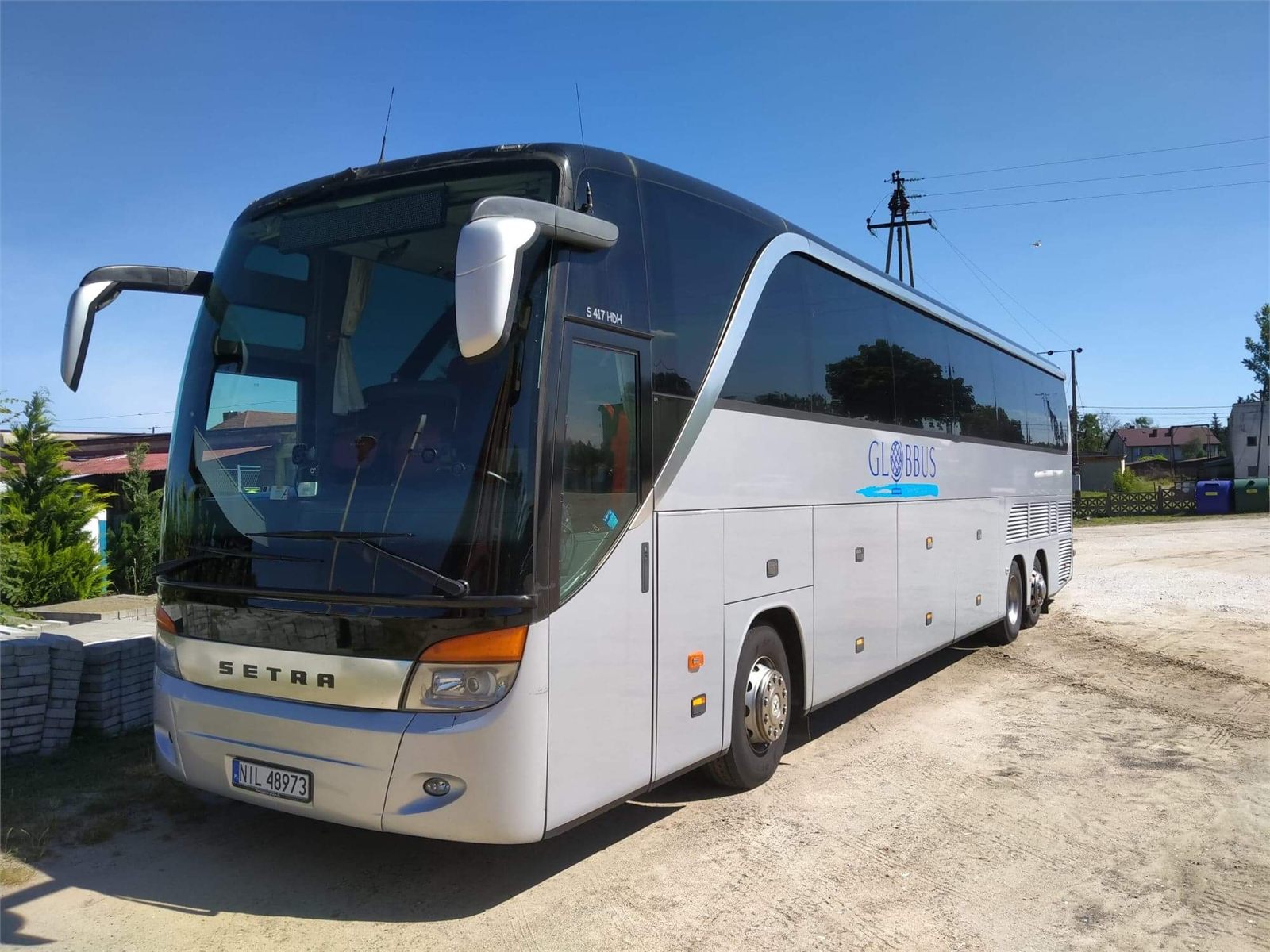 Autokar GLOBBUS gotowy do wyjazdu